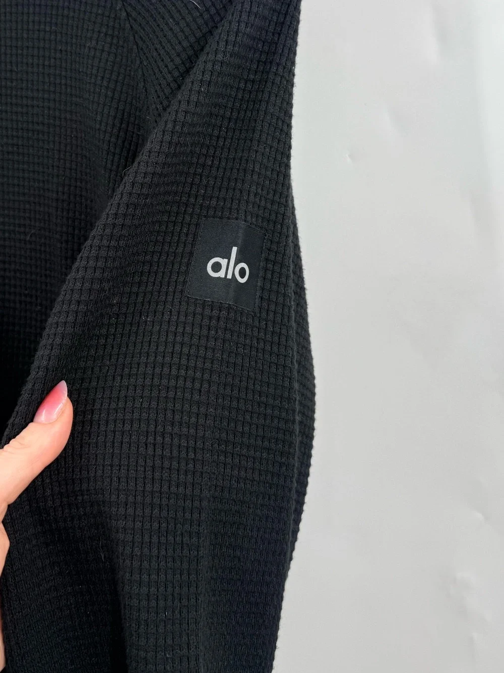 Alo Waffle Weekend Escape Mock Neck Long Sleeve Knit Top Size Small in Black